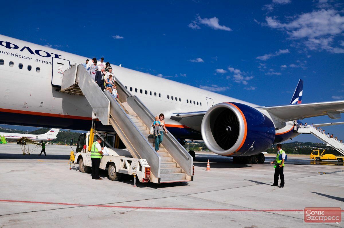 Авиакомпании взвинтили цены на рейсы с российских курортов