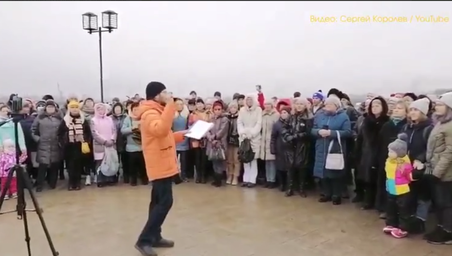 Митинг антиваксеров в одном из сибирских городов