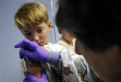 Вакцины от свиного гриппа будут испытывать на юных россиянах