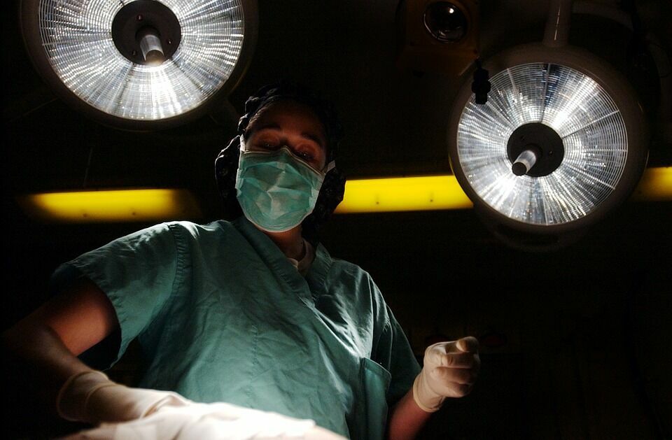 В Ростовской области исправлявшая нос пациентка умерла из-за ошибки врача