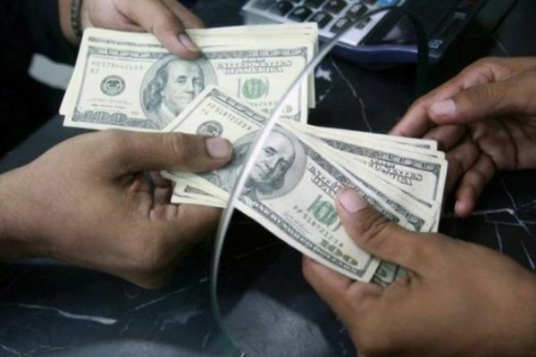 Вкладчики забрали с валютных счетов российских банков $1,5 млрд