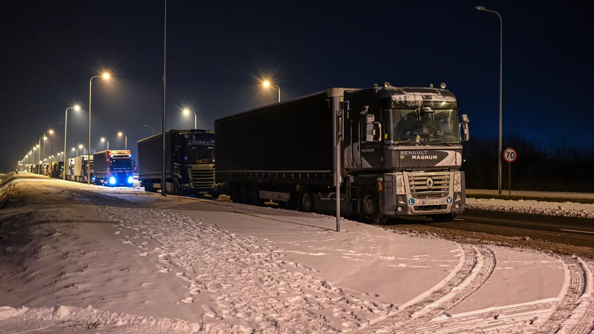 На на границе Польши с Украиной скопились тысячи фур