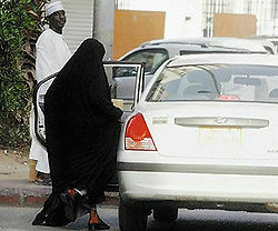 Саудовские женщины хотят водить машины