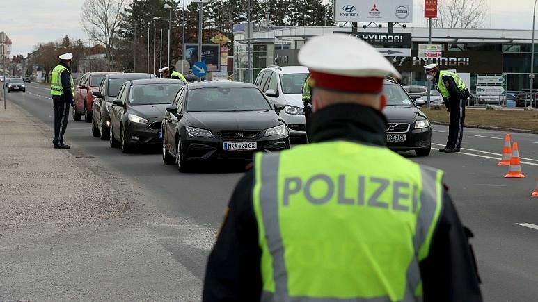 В «ящике ужасов» под грузовиком полиция Австрии нашла восемь жертв торговли людьми