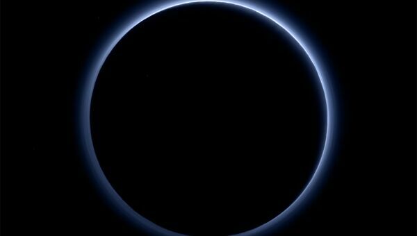 В NASA обнаружили голубое небо на Плутоне, а также следы озер на Марсе