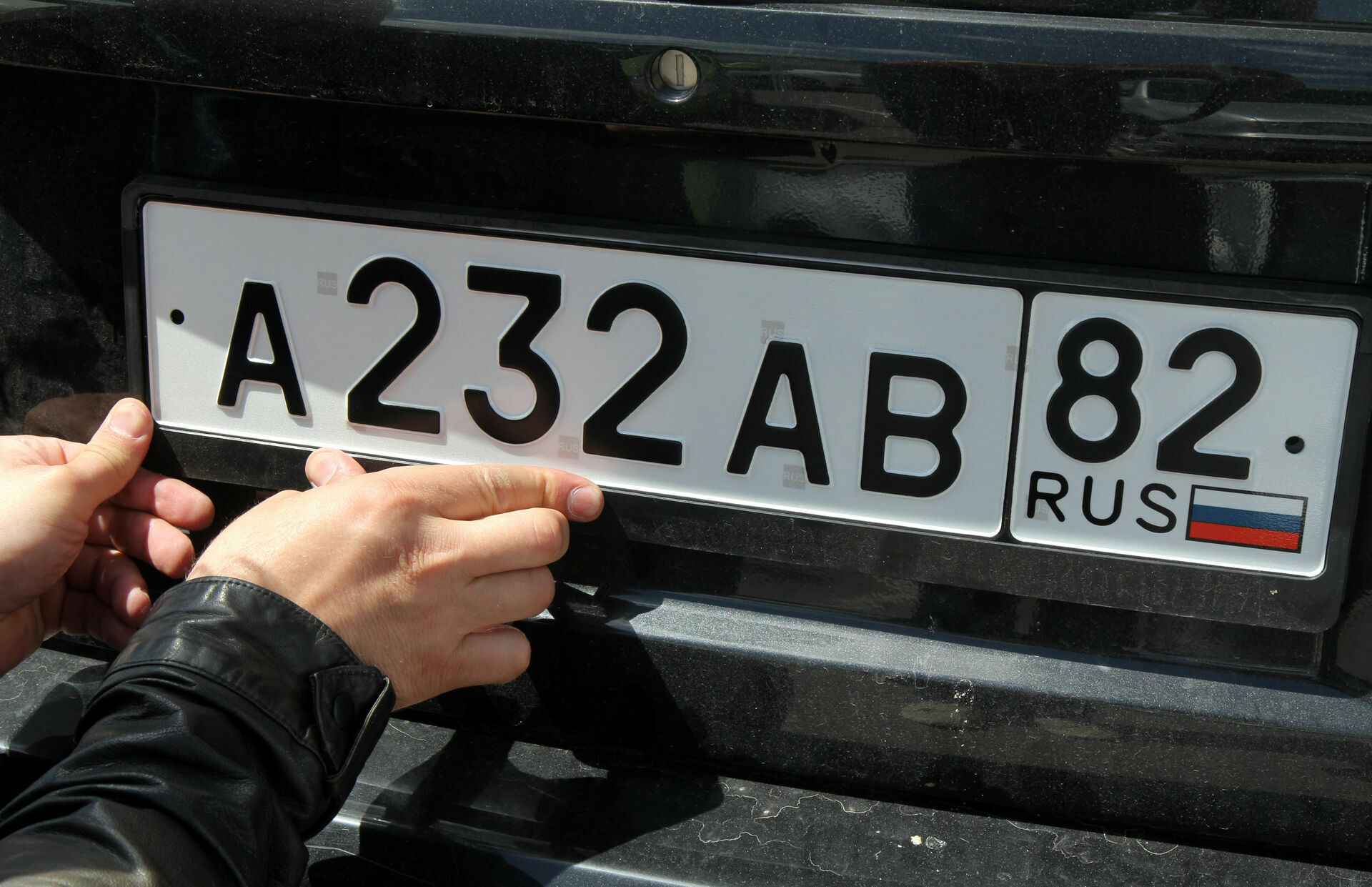 Каждый третий россиянин сохраняет старые номера при покупке новой машины