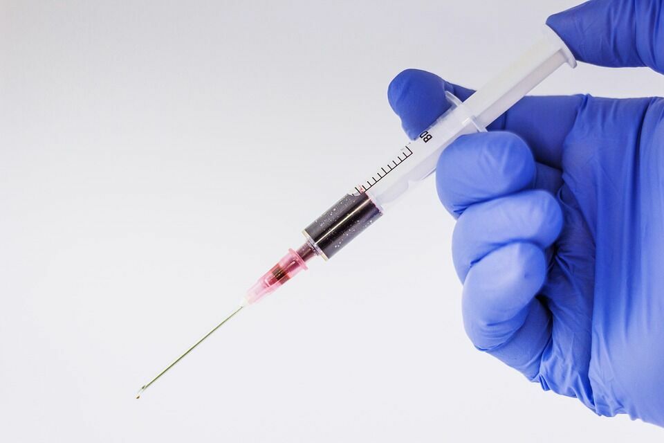 По итогам третьей фазы испытаний вакцина «Спутник V» признана эффективной на 91,6%