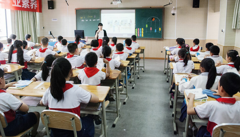 Китай запрещает в школах иностранные учебники и классические романы