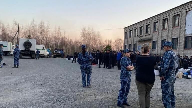 Лечебница ФСИН сгорела при крупнейшем пожаре в свердловском поселке