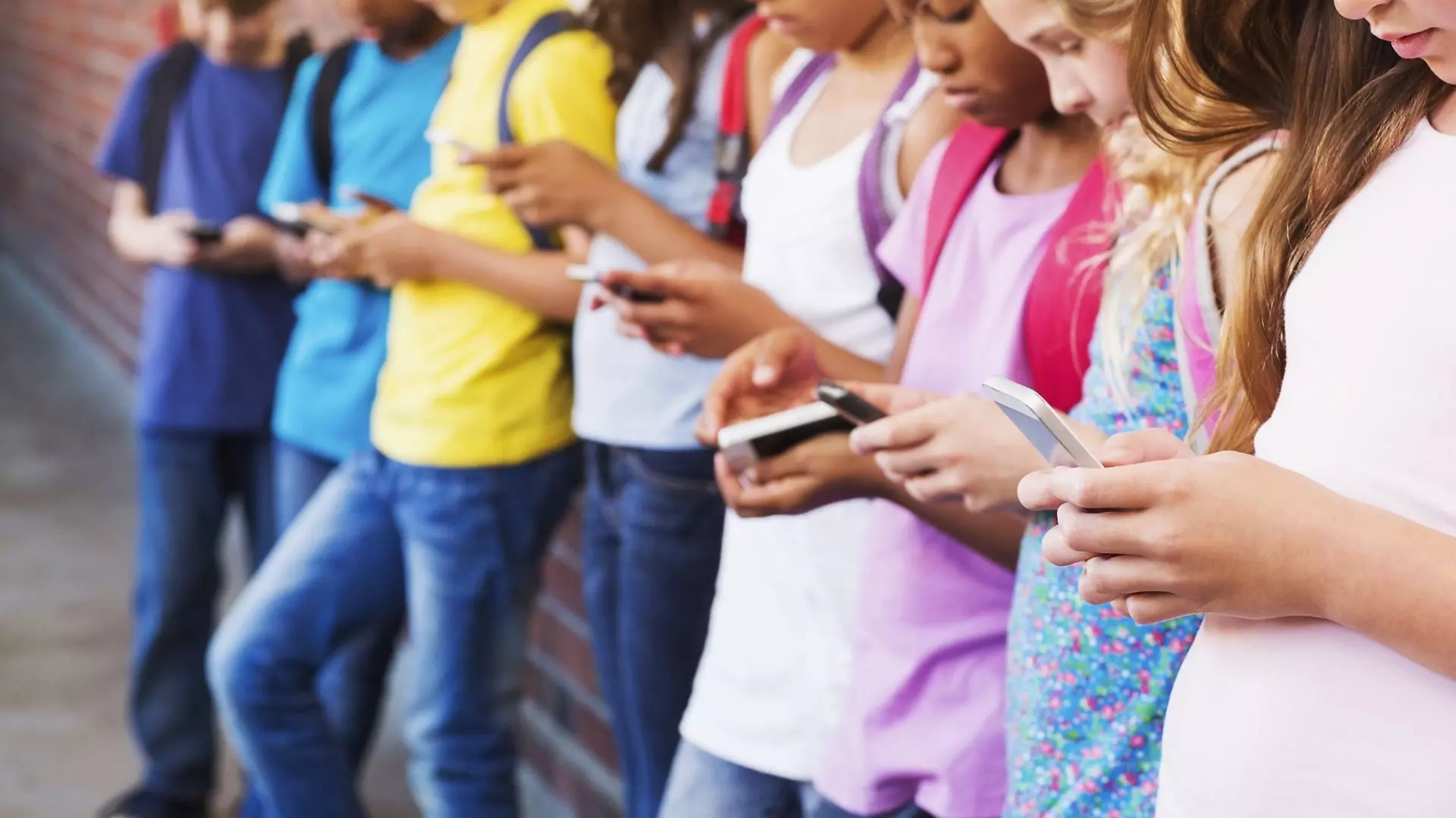 Смартфоны в школе — под полный запрет: это предусмотрит теперь закон об образовании