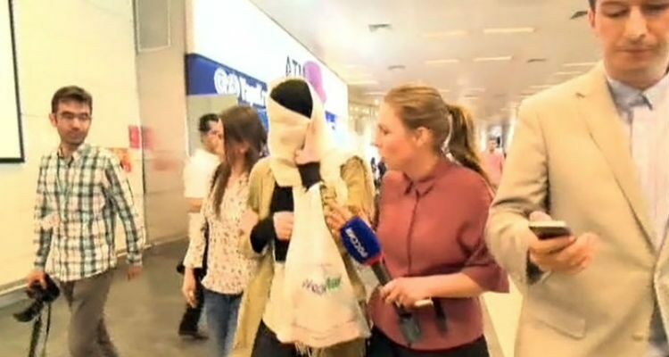 Варвара Караулова прибыла в Москву с отцом - ее уже ждут на допрос