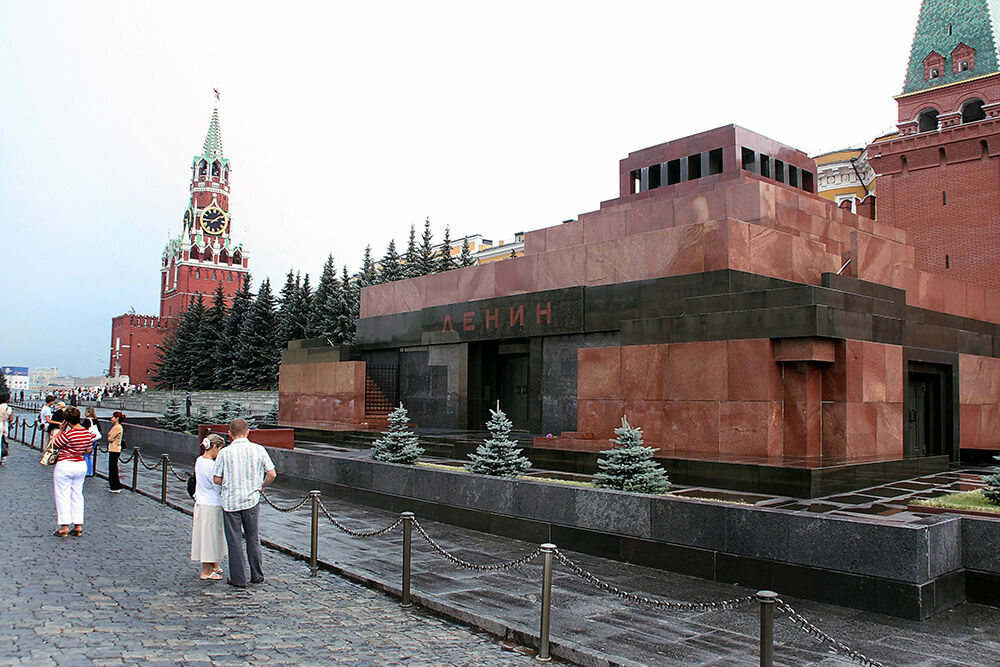 Фракция ЛДПР в Госдуме предложила похоронить Ленина