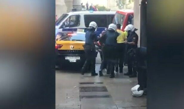 Опубликовано видео задержания подозреваемого в теракте в Барселоне