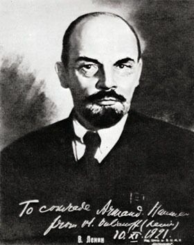 Фотография Ленина с его надписью: «Товарищу Арманду Хаммеру от В. Ульянова (Ленина) 10.XI.1921»