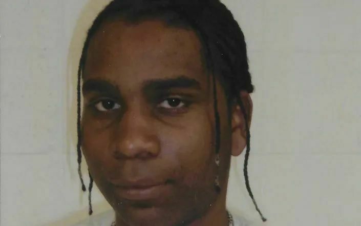 В женской тюрьме Нью-Джерси две заключенные забеременели от сокамерницы-трансгендера