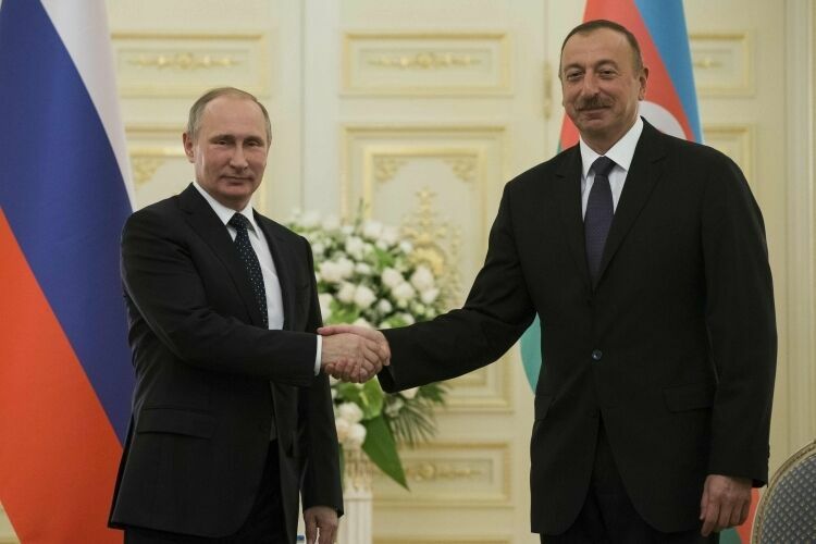 Путин прилетел в Баку на трехстороннюю встречу с Алиевым и Рухани
