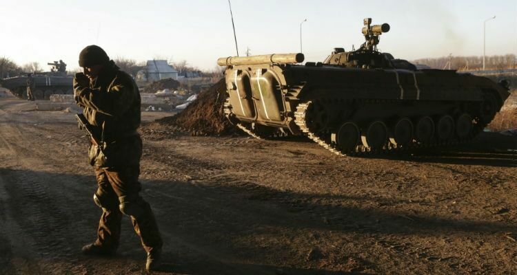 В ДНР заявили о начале отвода тяжелых вооружений из зоны конфликта на юго-востоке Украины