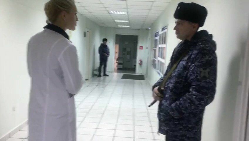 Росгвардия прибыла в московскую больницу, где отказались уволиться 100 медиков