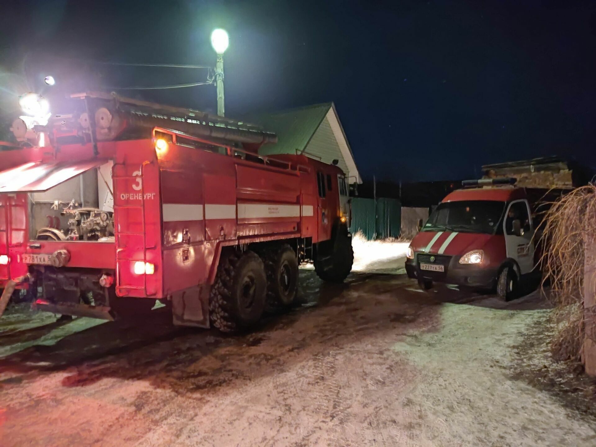 В Оренбурге при пожаре в частном доме погибли четыре человека