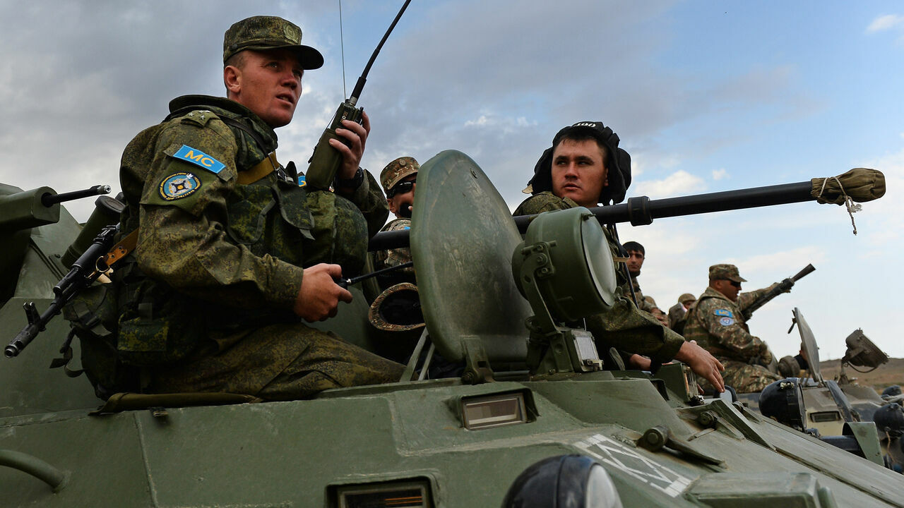 Российские миротворцы начали развертывание в Карабахе
