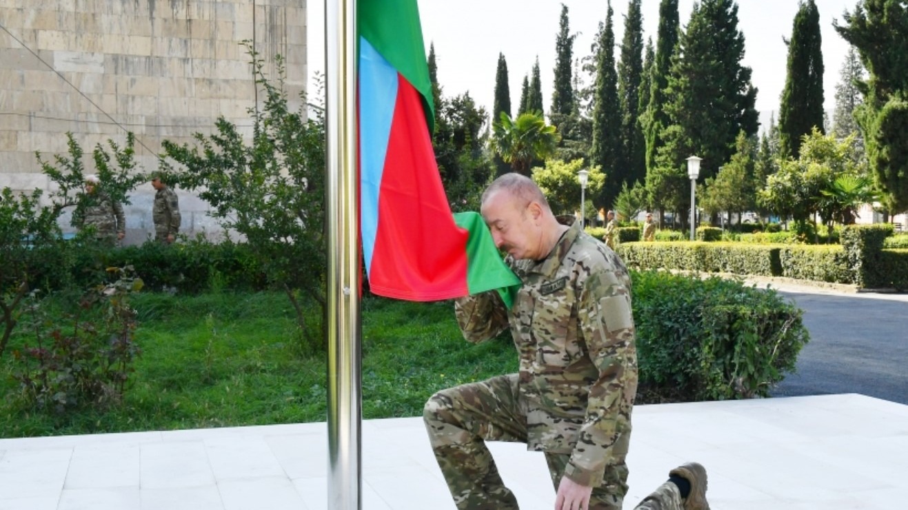 Президент Ильхам Алиев поднял государственный флаг Азербайджана в городе Агдара
