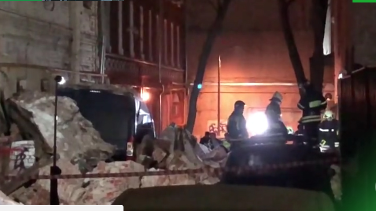 В центре Москвы обрушилось здание