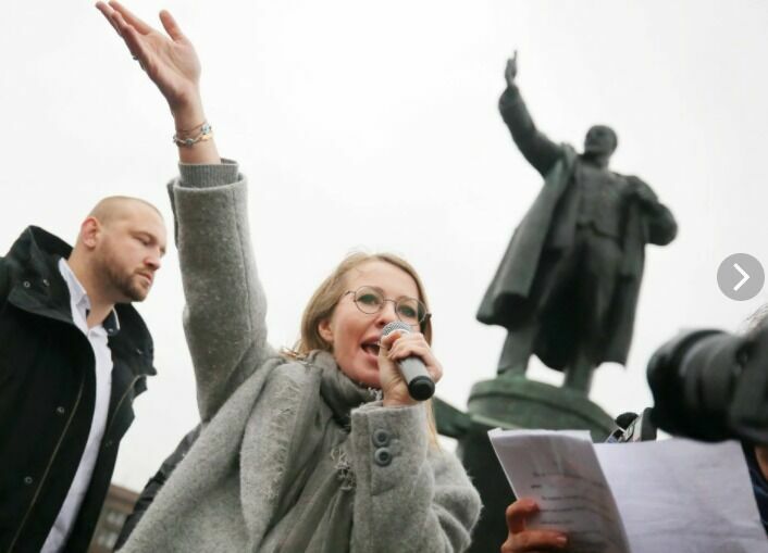 Ксения Собчак выступает на митинге