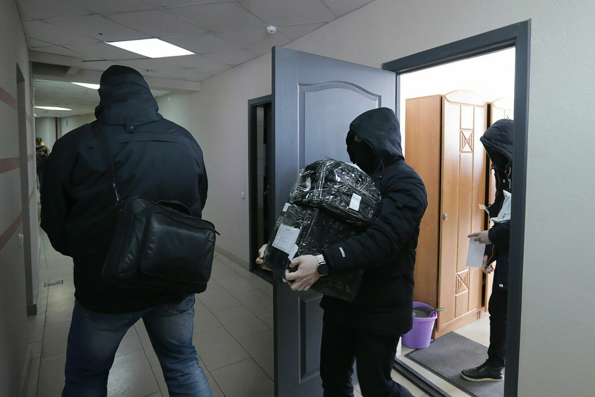 У сотрудников белорусского правозащитного центра "Весна" прошли обыски