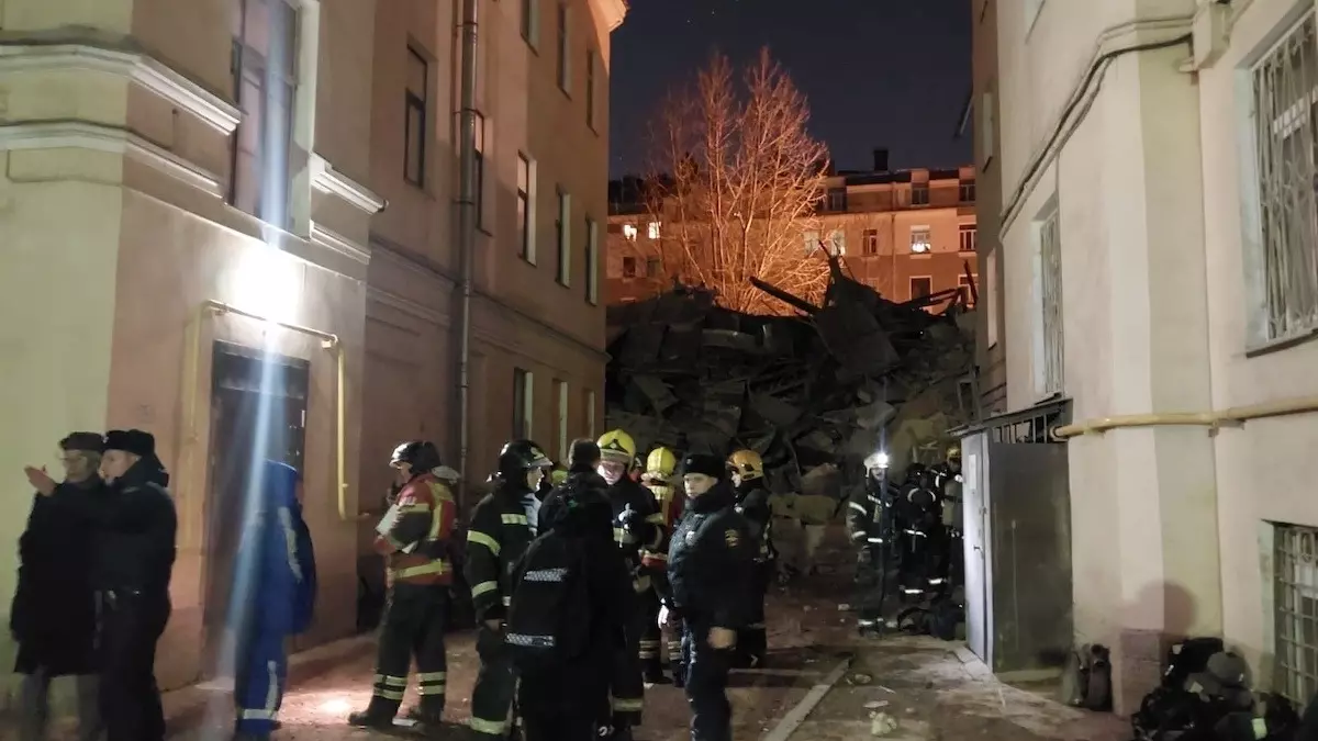 Шестиэтажка в центре Петербурга обрушилась дважды за сутки