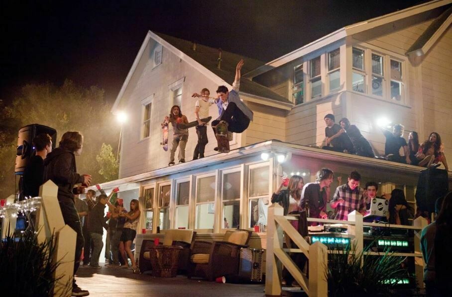 В Лос-Анджелесе нарушителям карантина, которые устраивают вечеринки, отключают свет