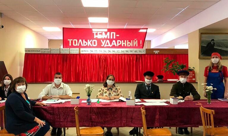 Участки для голосования Ленинградской области оформили в "сталинском" стиле