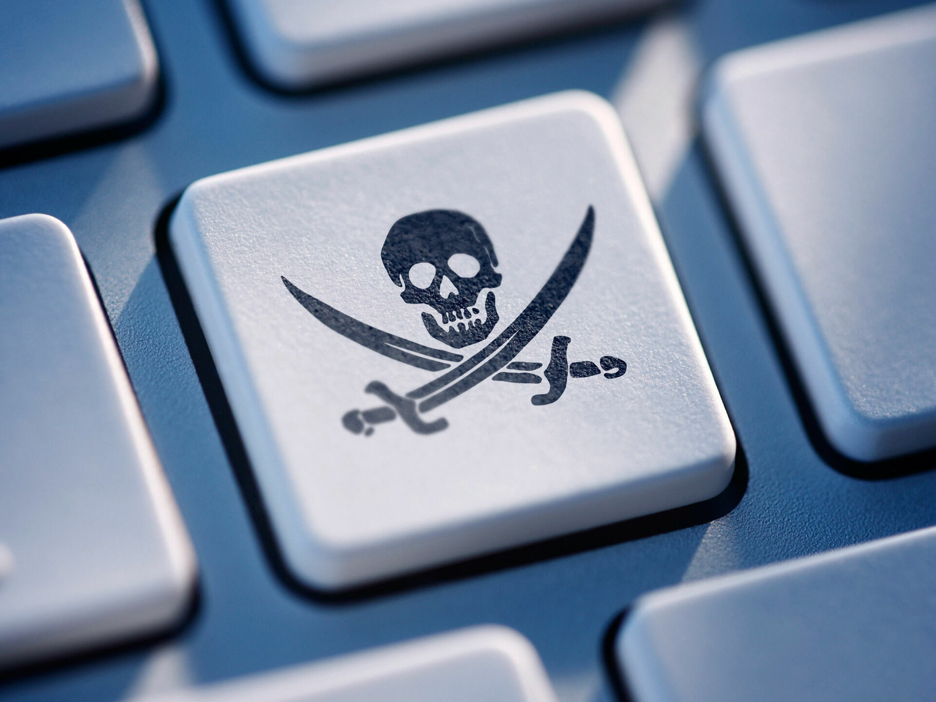 Еврокомиссия впервые обвинила "ВКонтакте" и Telegram в пиратстве