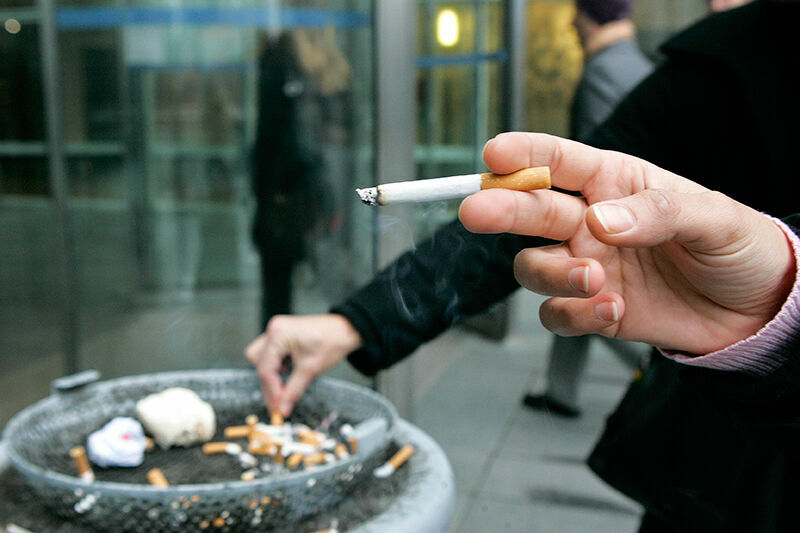 Минздрав не будет увеличивать рабочий день для курильщиков