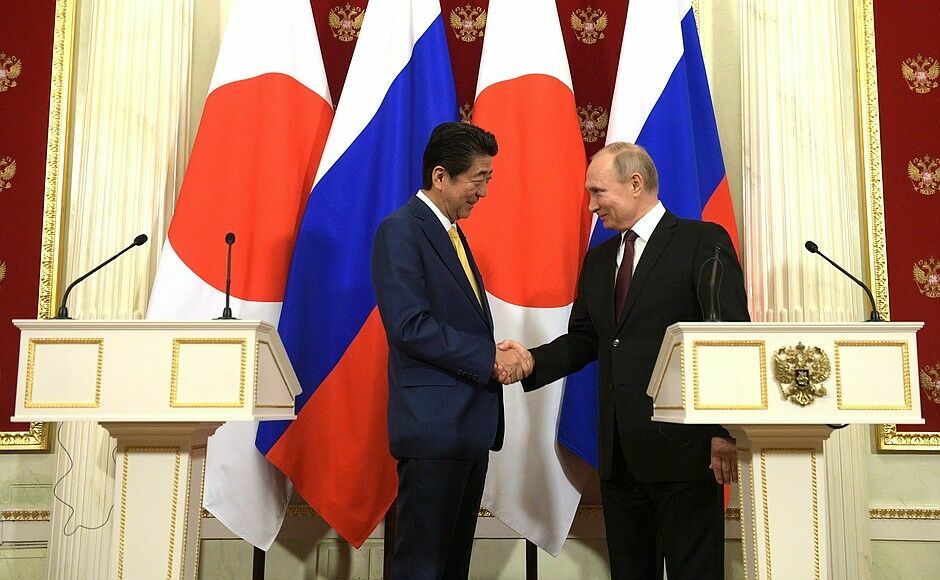 Путин и Абэ подтвердили заинтересованность в заключении мирного договора