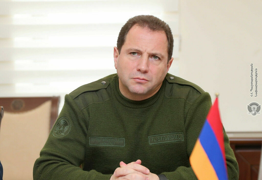 Бывшего министра обороны Армении арестовали за хищения и подлог