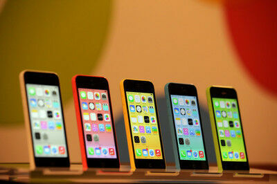 Apple показала сразу две новые модели iPhone