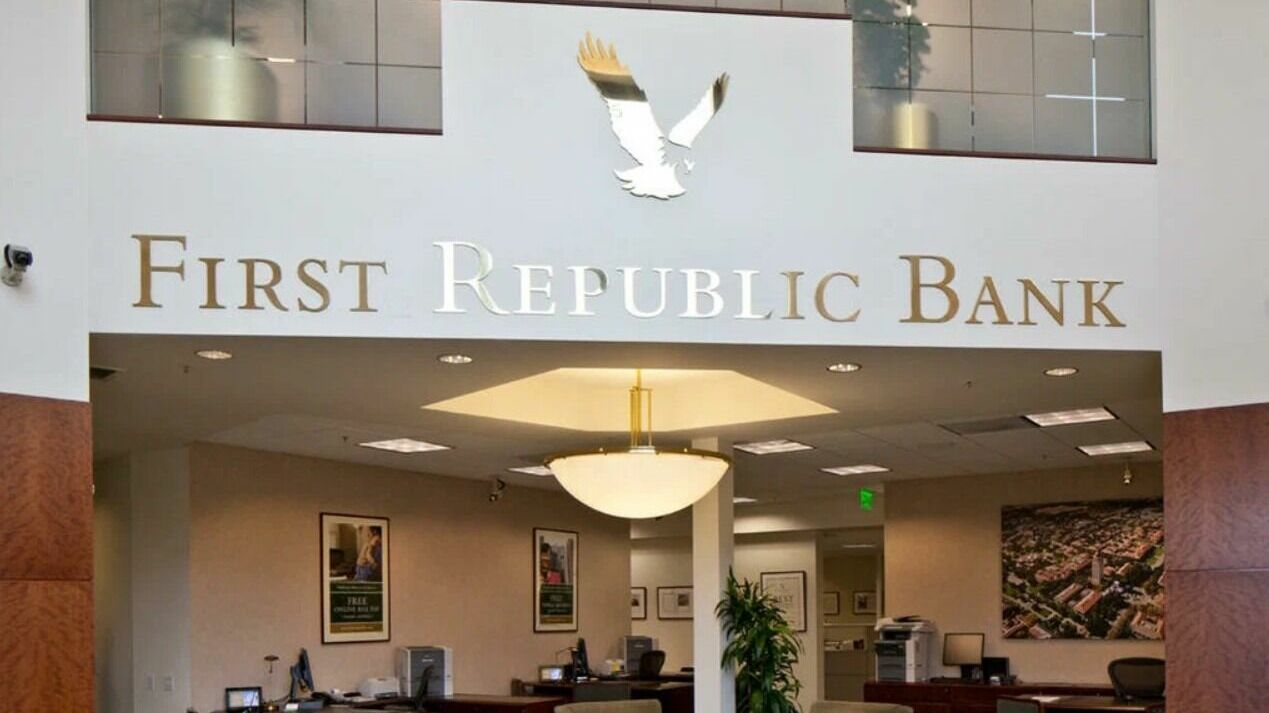Для американского First Republic Bank срочно ищут покупателя из-за оттока депозитов