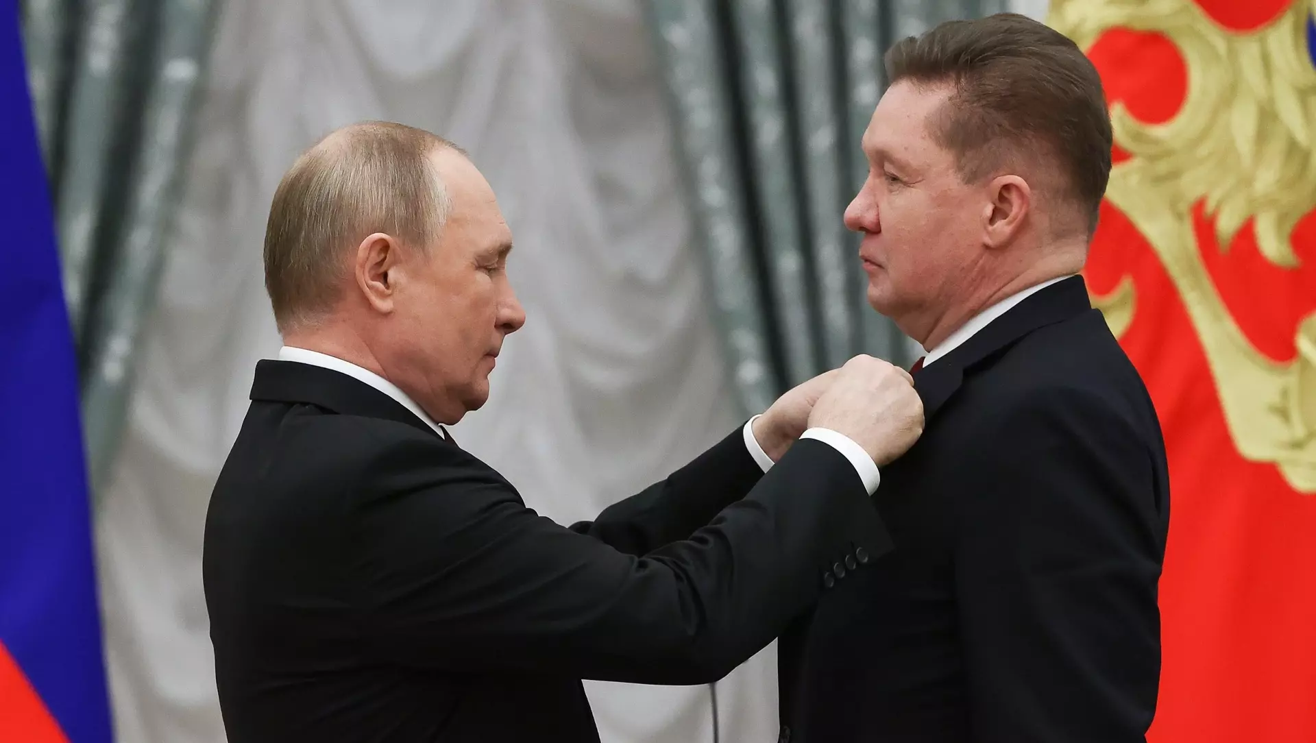 Президент России Владимир Путин и председатель правления компании «Газпром» Алексей Миллер (слева направо)