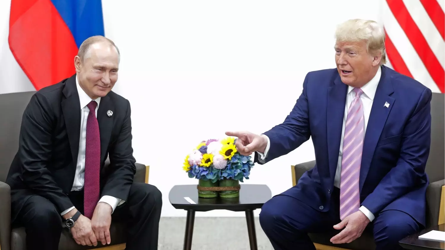 Президент России Владимир Путин и президент США Дональд Трамп (слева направо)