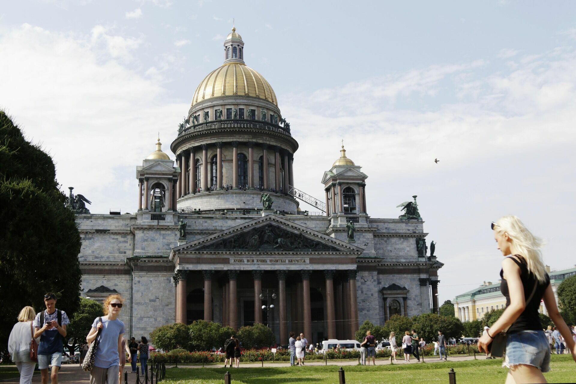 Турсезон в Петербурге: туристы вернулись, а прибыли – нет