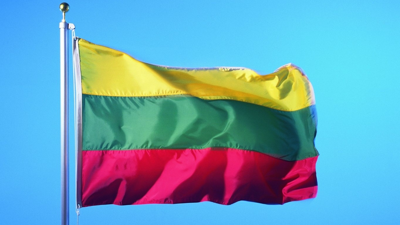 Власти Литвы признали угрозой нацбезопасности более 1 тысячи россиян и белорусов