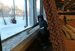 В Челябинске застеклили 58% окон, выбитых взрывом метеорита