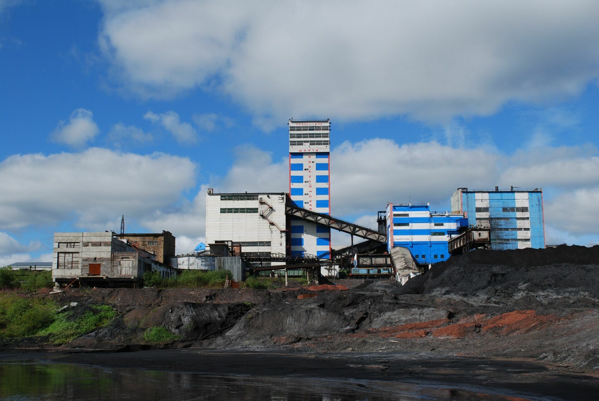 В Коми 12 рабочих пострадали при экстренной остановке кабины в шахте «Воркутинская»