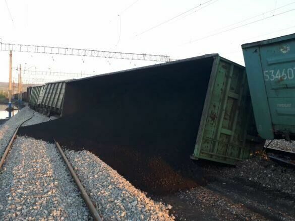 11 вагонов с углем сошли с рельсов в Кемеровской области