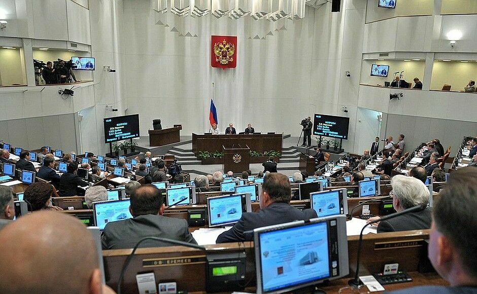 Члены Совета Федерации отклонили законопроект об уменьшении своей зарплаты