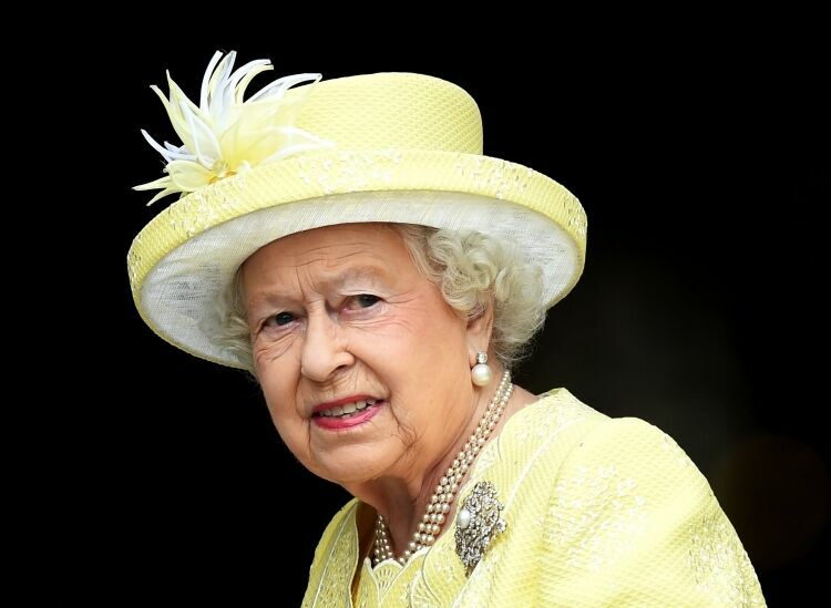 Королева Великобритании Елизавета II пошутила, что «еще жива»