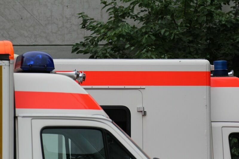 В Кузбассе женщина скончалась на лестничной клетке после отказа скорой в помощи