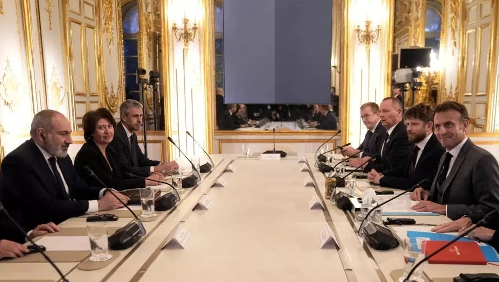 Переговоры во Франции: «Париж всегда на стороне жертв»