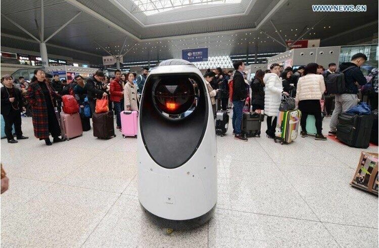 Первый робот-патрульный заступил на службу на китайском вокзале
