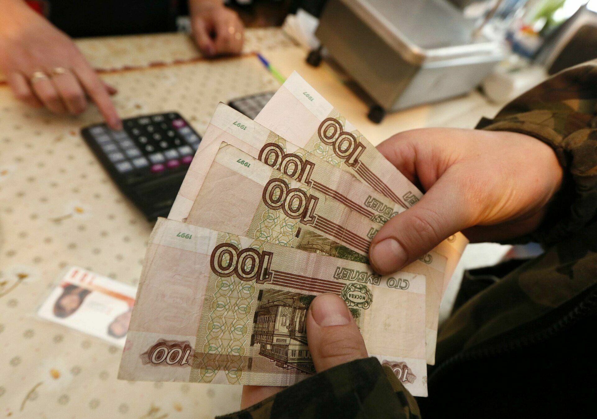 80% россиян не уверены в завтрашнем дне из-за низкой и нестабильной зарплаты